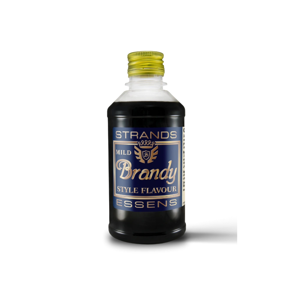 plastikowa butelka 250ml z zaprawką do alkoholu firmy Strands o smaku Brandy Mild. Butelka opatrzona granatową etykietą z beżową nazwą.