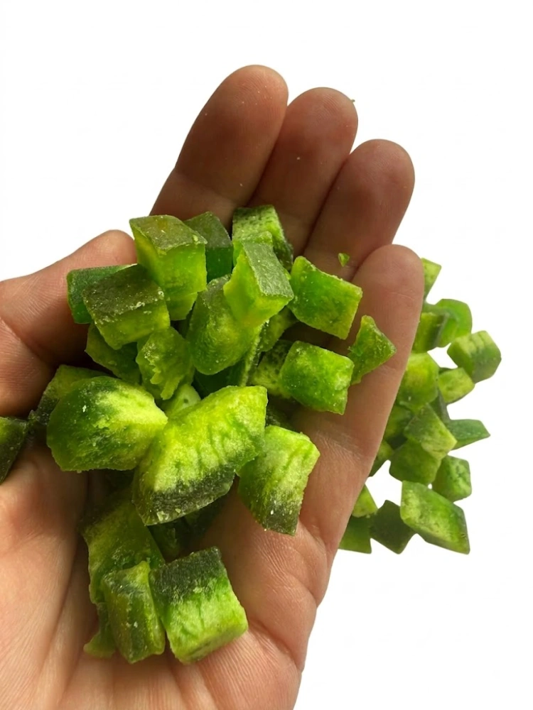 pomelo kandyzowane zielona kostka na dłoni