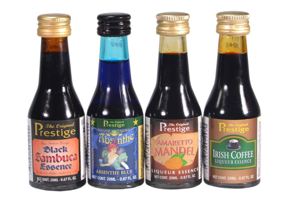Cztery buteleczki 20ml z różnymi zaprawkami do alkoholu.