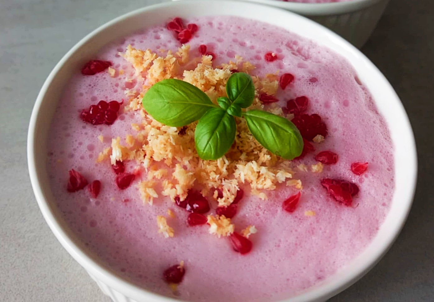 Pianka malinowa z kokosową posypką