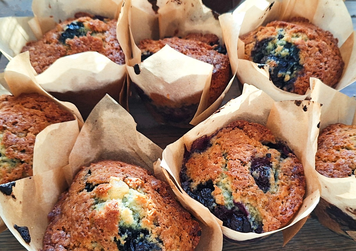 Babeczki z mrożonymi borówkami